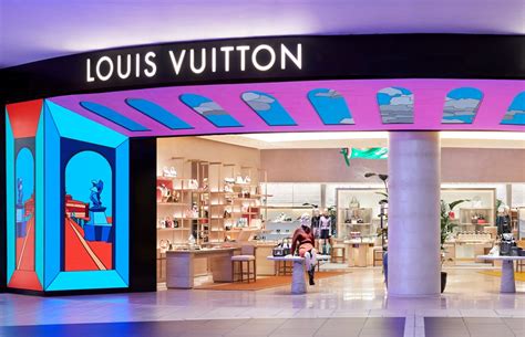 perchè louis vuitton non è negli aeroporti|Louis Vuitton sceglie Fiumicino per la sua più grande travel .